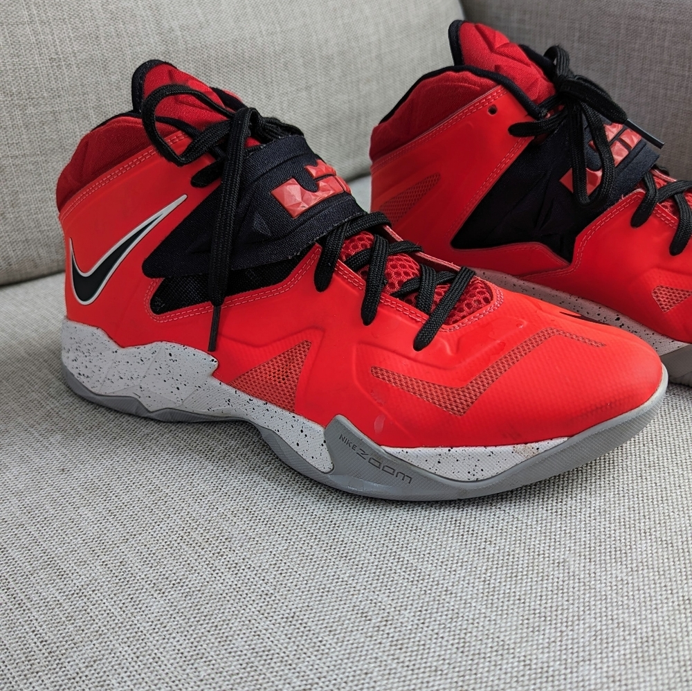NIKE LEBRON SOLDIER 7 - BRIGHT CRIMSON MENS SIZE 9.5
